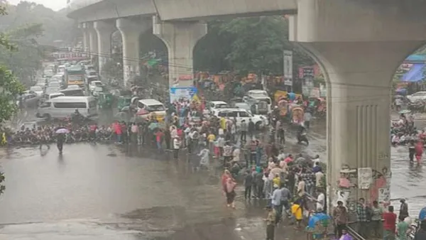 সাম্য হত্যার বিচার দাবিতে শাহবাগ মোড়ে ছাত্রদলের অবস্থান