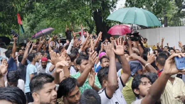 হাইকোর্টের রায়ে বৃষ্টি উপেক্ষা করে ইশরাক সমর্থকদের উচ্ছ্বাস-মিছিল 