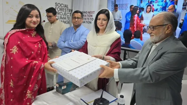 ক্ষুদে বিজ্ঞানীদের উৎসাহ দিলেন ডা. জুবাইদা রহমান