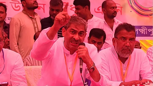 ‘ফ্যাসিস্ট কিন্তু থাবা মারার জন্য বসে আছে’