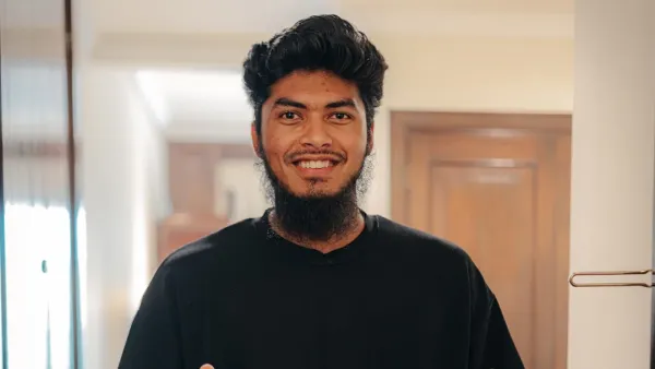 স্বর্ণের প্রলেপ দেওয়া আইফোন জিতলেন রিশাদ