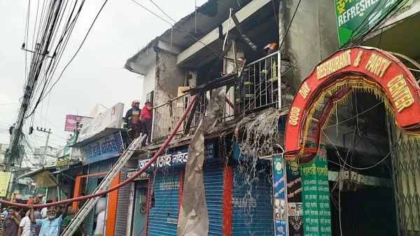 নাটোরে দোকানে ভয়াবহ আগুন, ১৫ লাখ টাকার ক্ষয়ক্ষতি