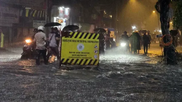 মুম্বাইয়ে ভারি বৃষ্টি, রেড অ্যালার্ট জারি