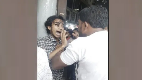 নিউমার্কেটে ঢাবি শিক্ষার্থীদের ওপর হামলা, আহত ২