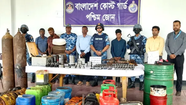 মোংলা বন্দরে জাহাজ থেকে চুরি করা মালামালসহ আটক ৩