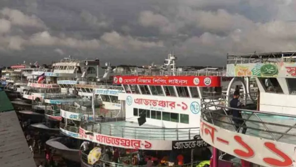 বৈরী আবহাওয়ায় বরিশাল নদী বন্দরে লঞ্চ চলাচল বন্ধ 