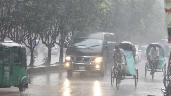 রাজধানীতে সকাল থেকে ঝুম বৃষ্টি 