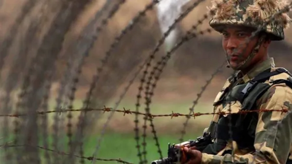 পুশইনে ব্যর্থ হয়ে ককটেল ফাটিয়ে নাগরিকদের নিয়ে গেল বিএসএফ