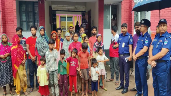 পুশইনকৃত ২৩ বাংলাদেশিকে হস্তান্তরের প্রক্রিয়া কুড়িগ্রাম পুলিশ লাইনে 