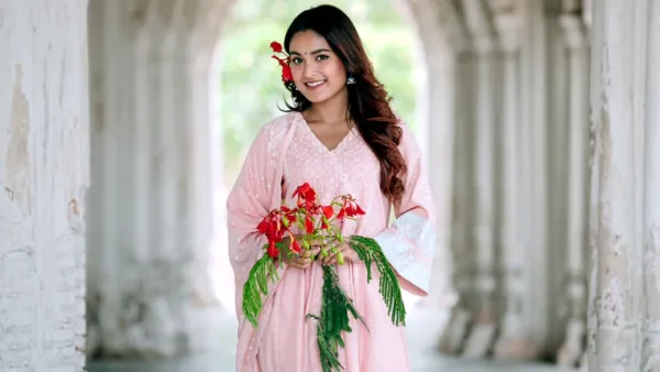 দুই বোনের চরিত্রে তটিনী