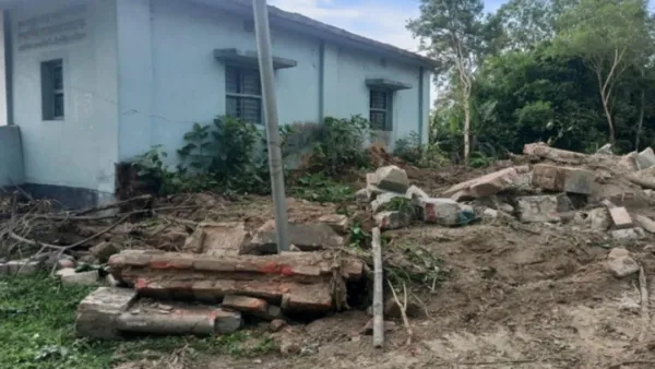 ভেঙ্গে গুড়িয়ে দেওয়া হলো আ. লীগ নেতার বাপ-দাদার কবর