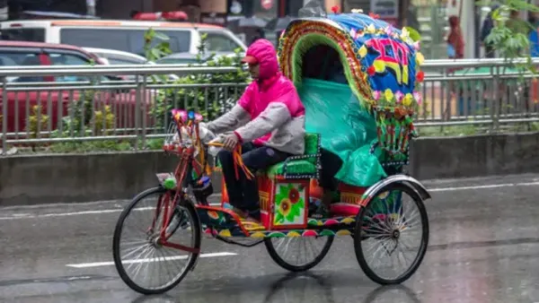 অটোরিকশার সঙ্গে বিদ্যুৎস্পৃষ্ট হয়ে প্রাণ গেল কনার