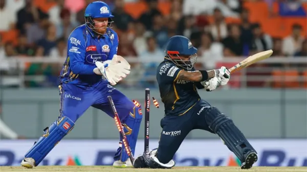 গুজরাটকে বিদায় করে ফাইনালের আশা বাঁচাল মুম্বাই