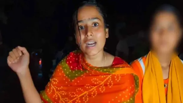 বৈষম্যবিরোধী ছাত্র আন্দোলনের নেত্রীকে রাস্তায় ফেলে মারধর