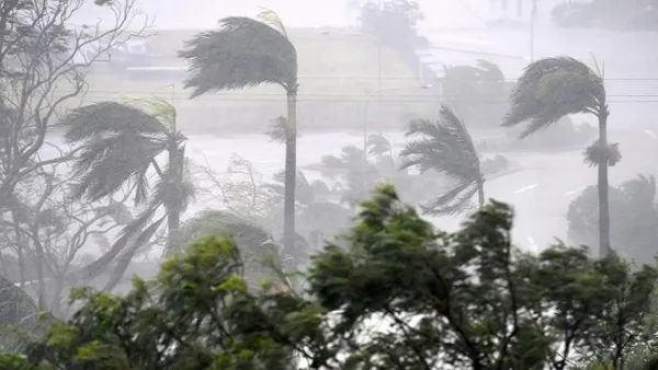 দুপুরের মধ্যে তীব্র ঝড়ের শঙ্কা