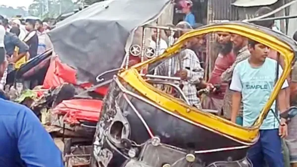 বাস-মাহিন্দ্রা সংঘর্ষে প্রাণ গেল ৫ জনের