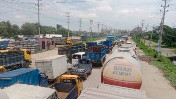 ঈদযাত্রায় ঢাকা-সিলেট মহাসড়কে চরম দুর্ভোগ