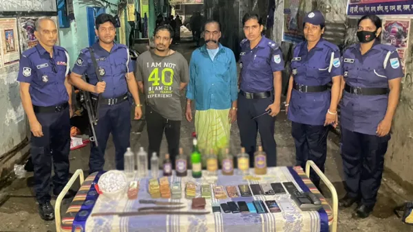 যৌথবাহিনীর অভিযানে দেশীয় অস্ত্রসহ মাদক উদ্ধার, আটক ২