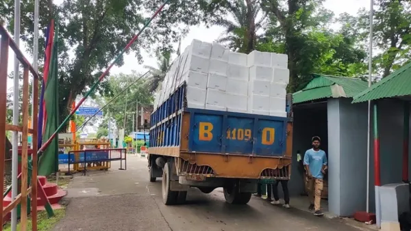 ৪ দিনের ছুটিতে আখাউড়া স্থলবন্দর