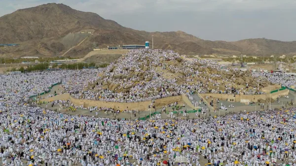 আজ পবিত্র হজ লাব্বাইক ধ্বনিতে মুখরিত আরাফাত ময়দান