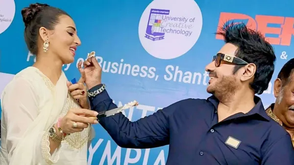 অনন্ত জলিলকে তরুণীর কেক খাওয়ানোর ভাইরাল ভিডিও নিয়ে মুখ খুললেন বর্ষা