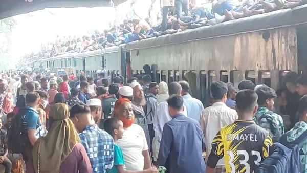 ট্রেনে ঈদযাত্রায় ঘরমুখো মানুষের উপচে পড়া ভীড়