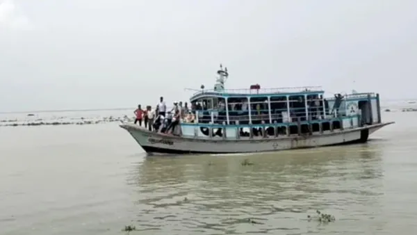 লঞ্চের ধাক্কায় নদীতে পড়ে যাওয়া তিন যাত্রী উদ্ধার