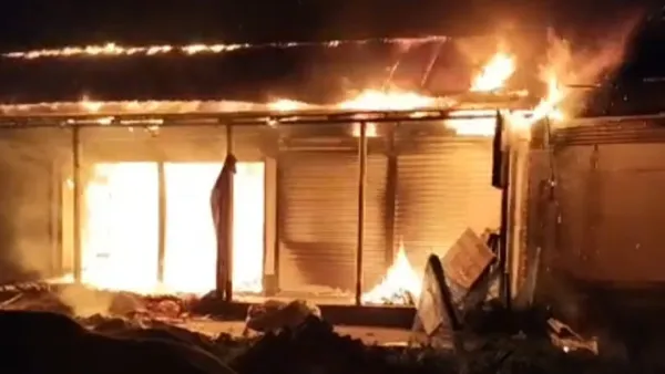 শ্রীপুরে অগ্নিকাণ্ডে দোকান আর ঘর পুড়ে ছাই