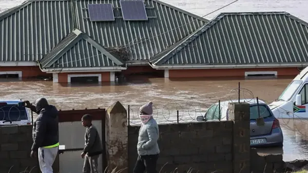 দক্ষিণ আফ্রিকায় ভয়াবহ বন্যা, ৫০ জনের মৃত্যু