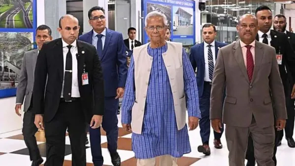 যুক্তরাজ্য সফর শেষে দেশে ফিরেছেন প্রধান উপদেষ্টা