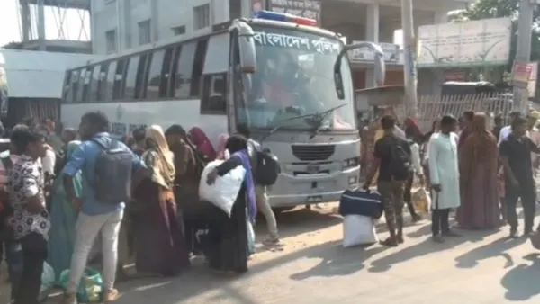 পুলিশের বাসে বিনামূল্যে কর্মস্থলে গেলেন শতাধিক যাত্রী