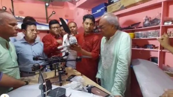 ‘ড্রোন নির্মাতা’ আশির উদ্দিনের ল্যাব পরিদর্শন করল ‘আমরা বিএনপি পরিবার’