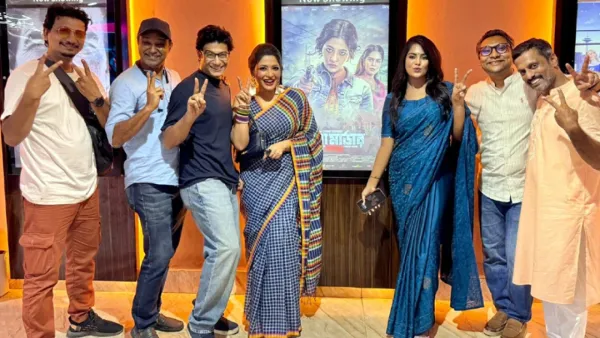 সিনেমার টিমকে ‘পাগল’ বললেন নির্মাতা