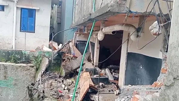 আশুলিয়ায় গ‍্যাস লিকেজ থেকে বিস্ফোরণ, দগ্ধ ৬