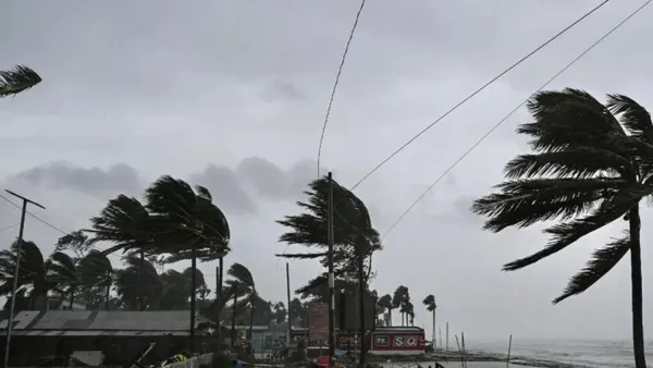 ঢাকাসহ ১৮ অঞ্চলের নদীবন্দরে সতর্কসংকেত 