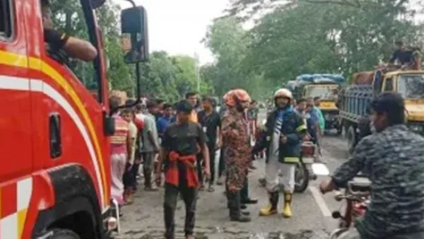 ট্রাকের ধাক্কায় প্রাণ হারালেন মোটরসাইকেলের ৩ আরোহী