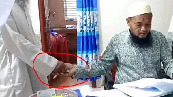 সরকারি অফিসে ঘুষ দিতে হচ্ছে কৃষককে!