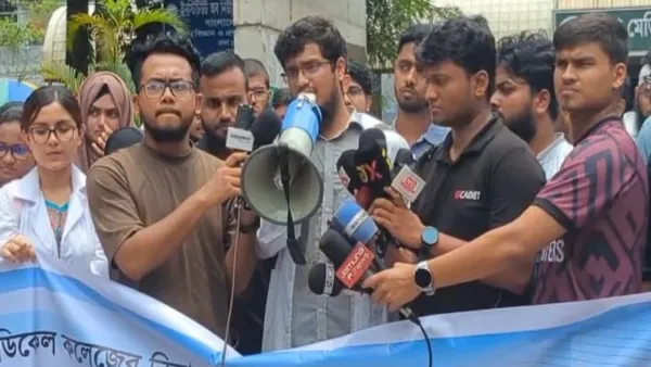 হলে থেকেই কর্মসূচি চালিয়ে যাওয়ার ঘোষণা দিলেন ঢামেক শিক্ষার্থীরা