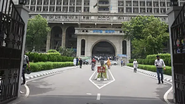 ৪০ দিন পর খুলল নগর ভবন, প্রশাসকের কক্ষে এখনো তালা