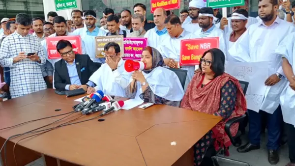 ‘কমপ্লিট শাটডাউন’ কর্মসূচি ঘোষণা করল এনবিআর ঐক্য পরিষদ 