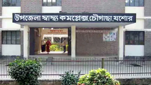 বাবার মোটরসাইকেল থেকে ছিটকে পড়ে কলেজছাত্রীর মৃত্যু