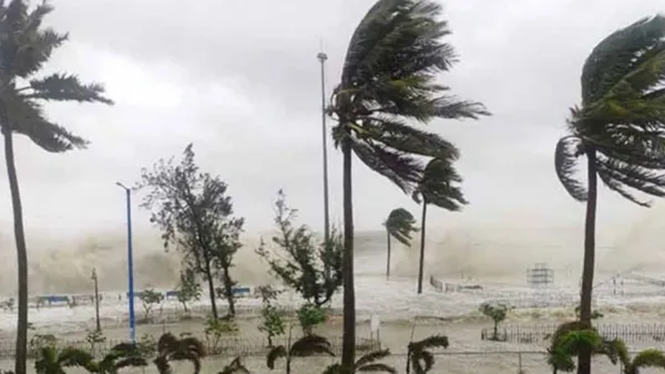 সকালের মধ্যে ৬০ কিমি বেগে ঝড়ের পূর্বাভাস