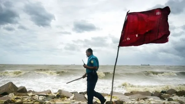 সাগরে লঘুচাপ সৃষ্টি, বন্দরে ৩ নম্বর সতর্কসংকেত