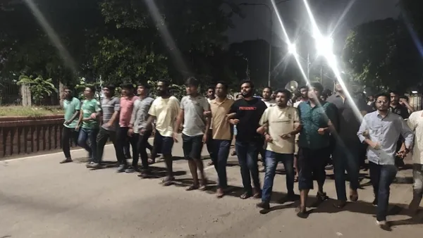 মুরাদনগরে ধর্ষণের ঘটনায় ঢাবিতে বিক্ষোভ মিছিল 