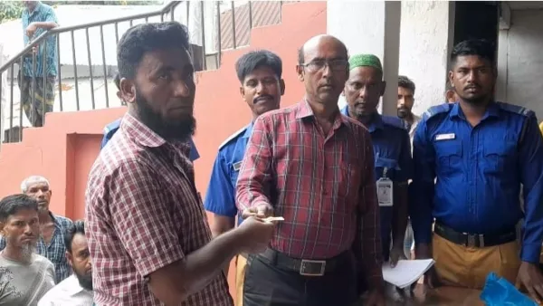 মাইকিং করে ঘুষের টাকা ফেরত দিলেন চেয়ারম্যান!