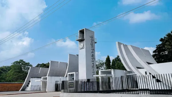 কুবির এক শিক্ষক ও এক কর্মকর্তাকে চাকরি থেকে অপসারণ 