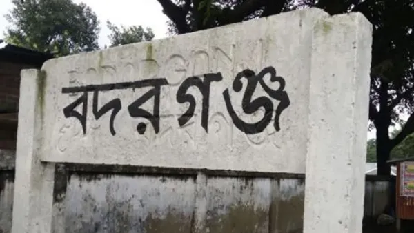 স্টেশন মাষ্টারের গলায় ছুরি ঠেকিয়ে হুমকি