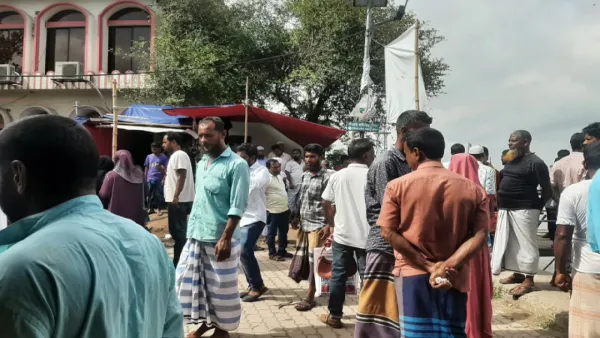 গজারিয়ায় নৌ-রুটে ইজারা নিয়ে দ্বন্দ্বে নৌ-চলাচল বন্ধ
