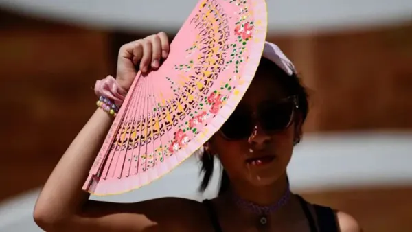 ইউরোপজুড়ে নজিরবিহীন তাপপ্রবাহ, রেড অ্যালার্ট জারি