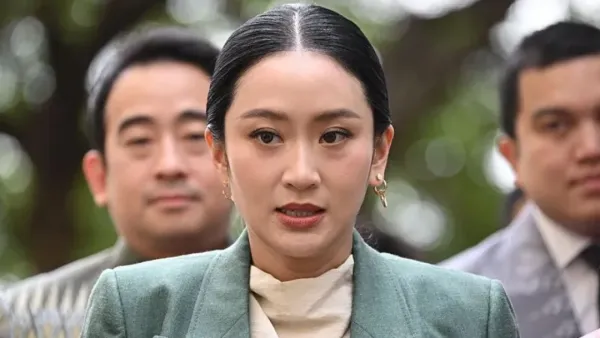 থাইল্যান্ডের প্রধানমন্ত্রী বরখাস্ত